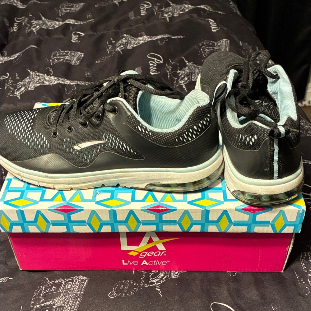 LA Gear Black & Light Blue Womens Athletic Sneakers